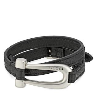 Double leather bracelet with stirrup