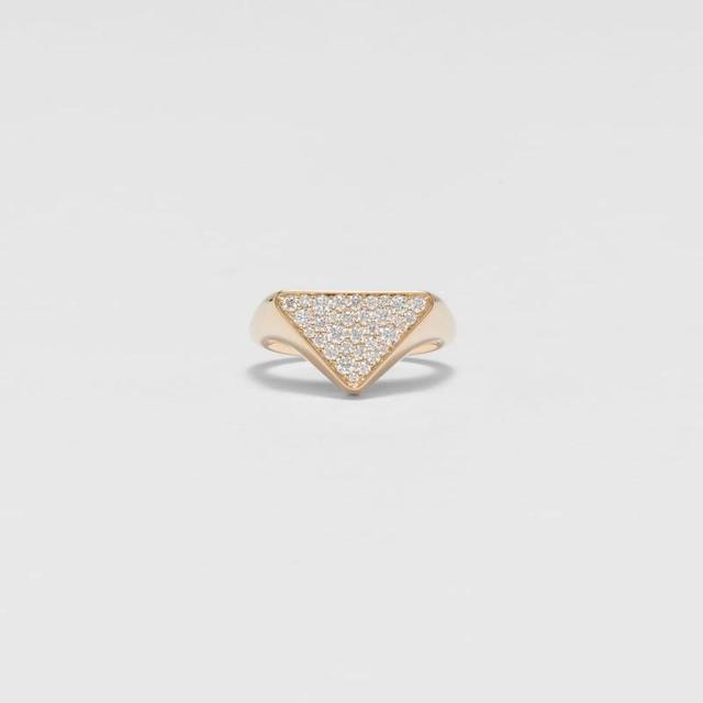 Eternal Gold signet ring in yellow gold with diamonds